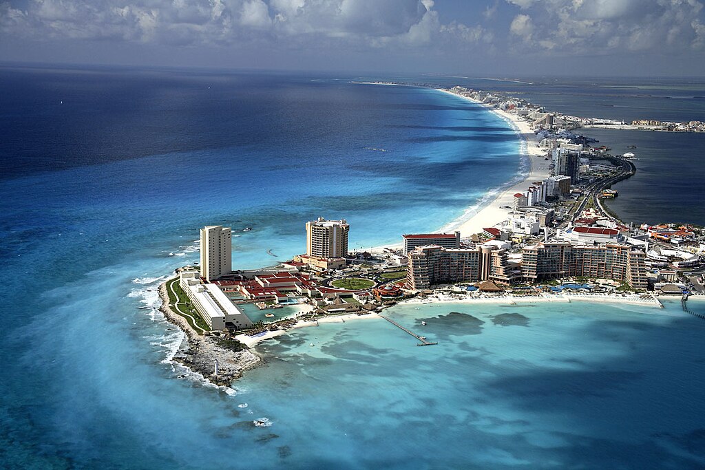 Whale shark tour boats departing from Cancun